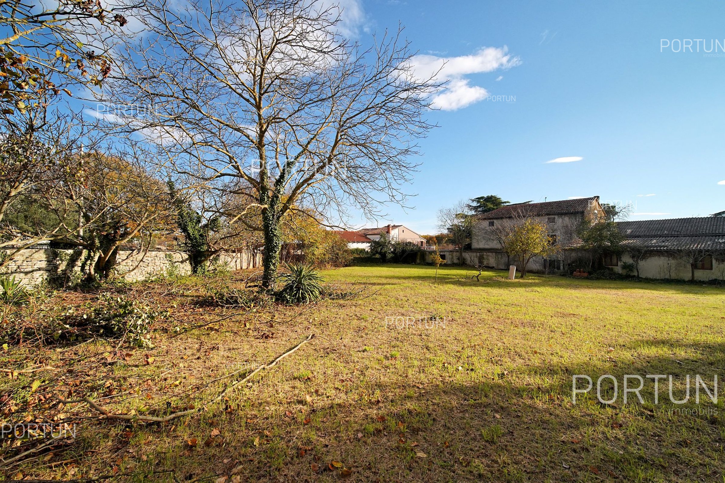 Eladó telek Rovinj – 940 m² házhoz és medencéhez 3