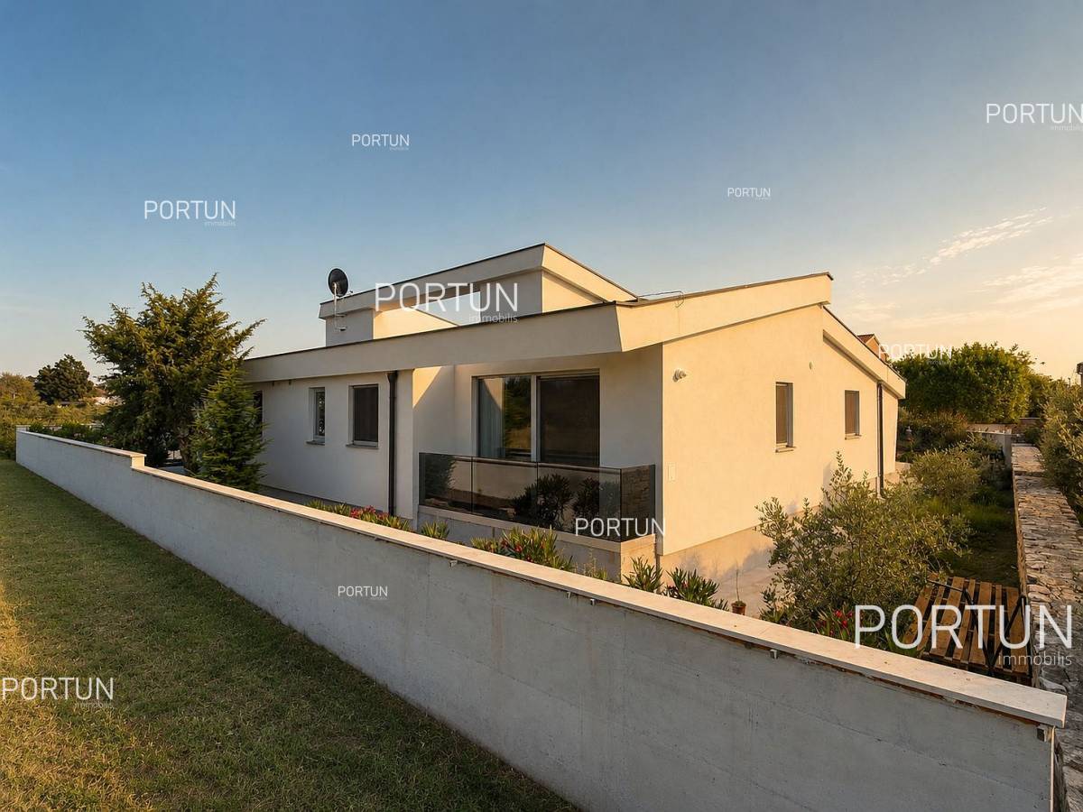 Kuća na prodaju  - 20709 - 04