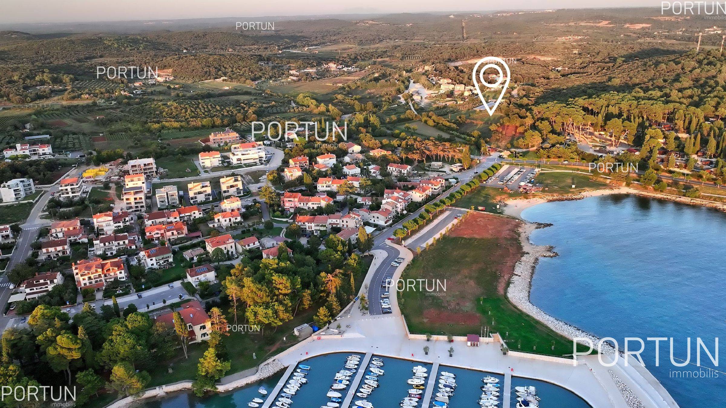 Ровинь, стройка у моря	 2