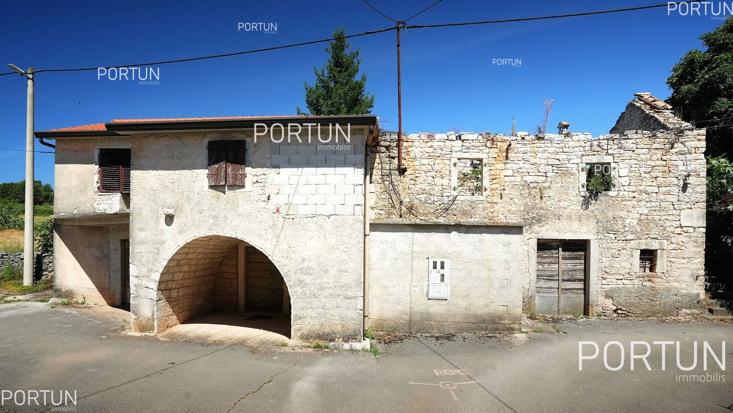 Stone house in the surroundings of Pazin	 2