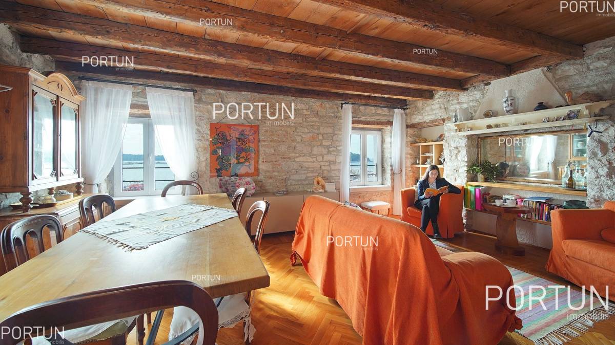 Rovinj, egy gyönyörű lakás a part közelében	