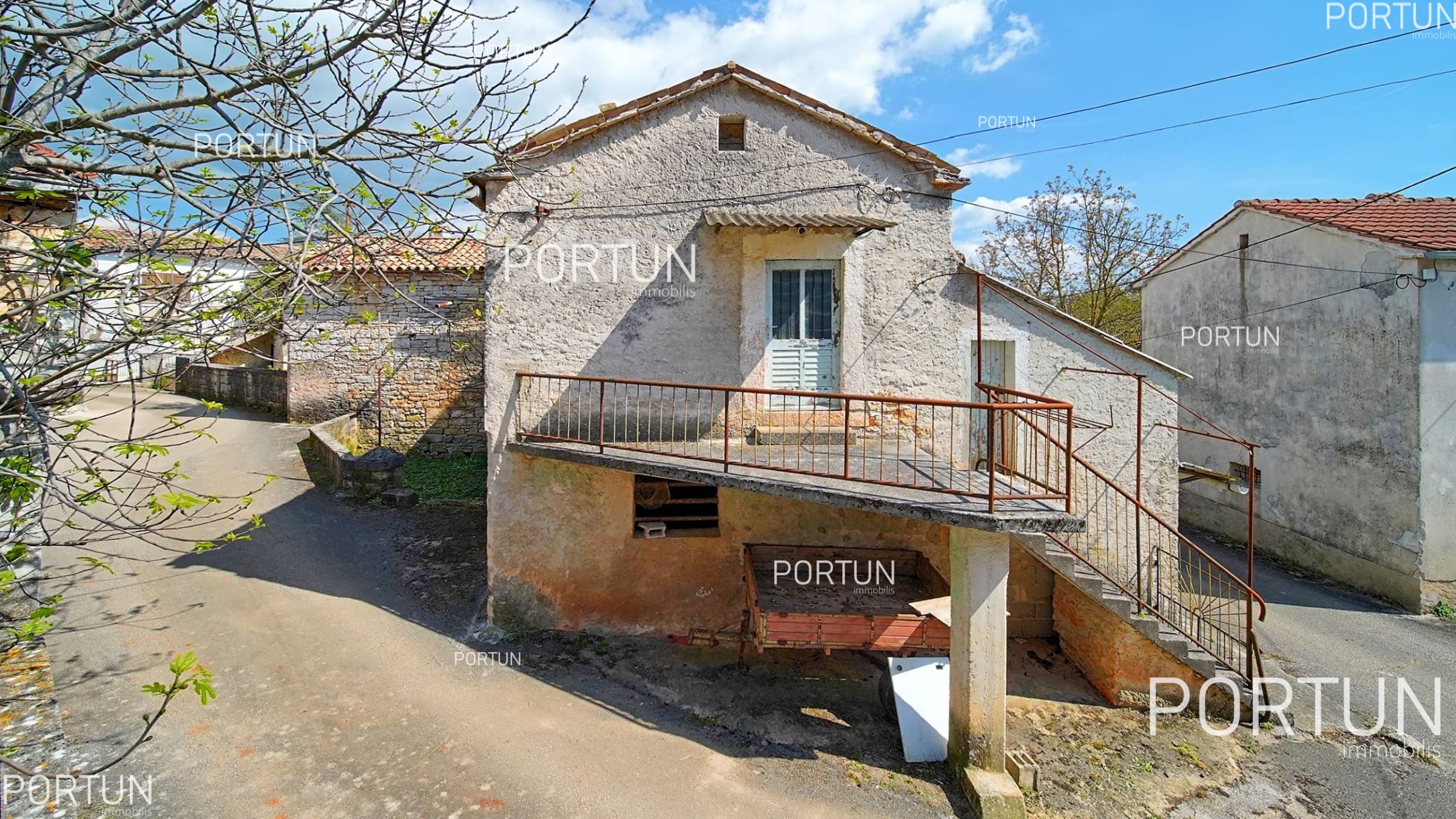 Old stone house near Tinjan	 5
