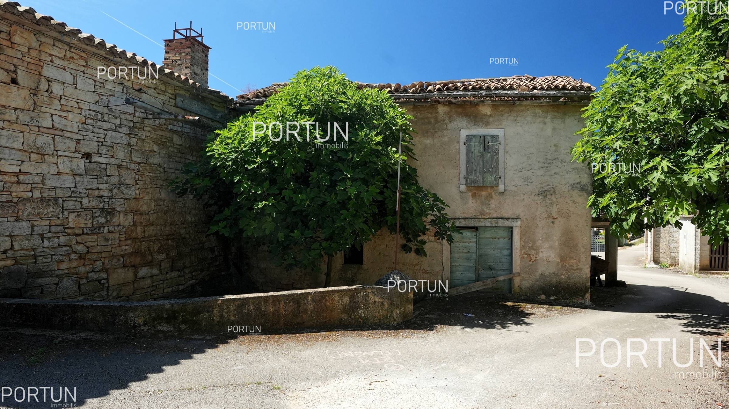 Old stone house near Tinjan	 1