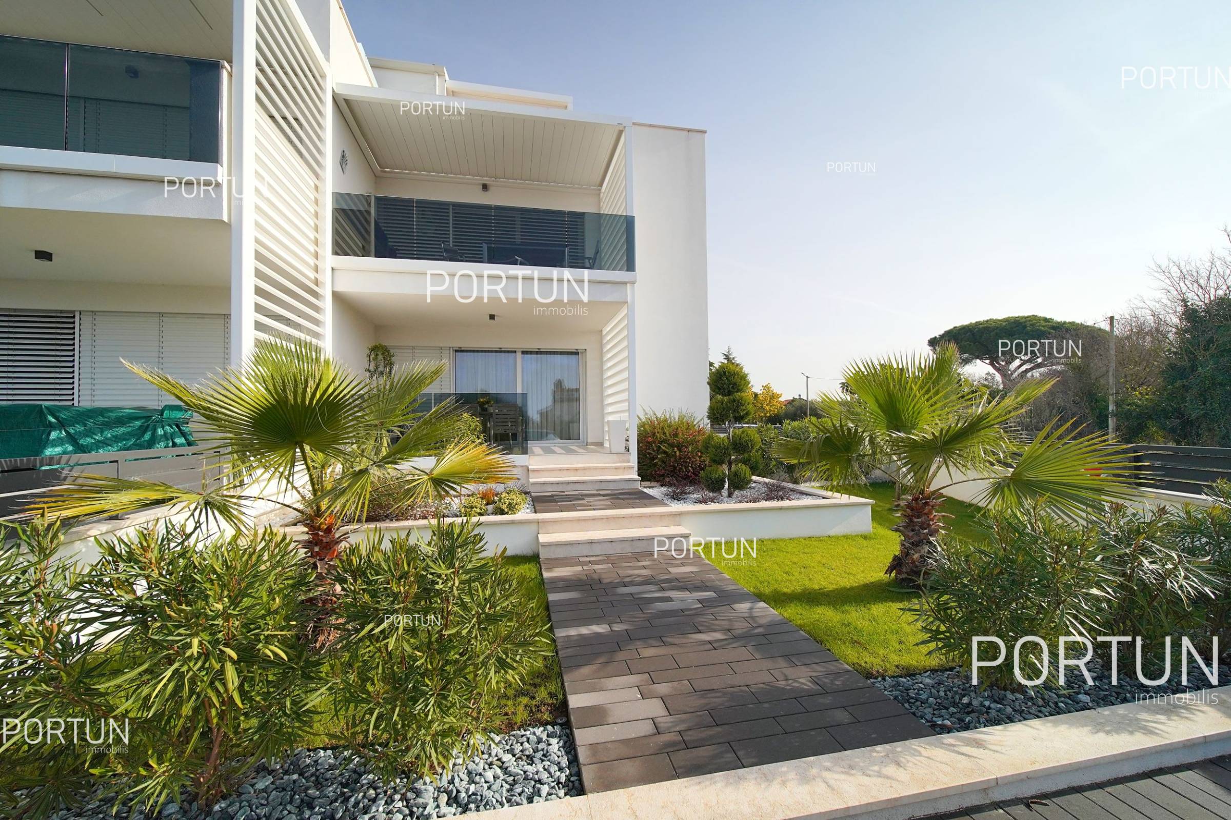 Rovinj, modern apartment with a garden	 2