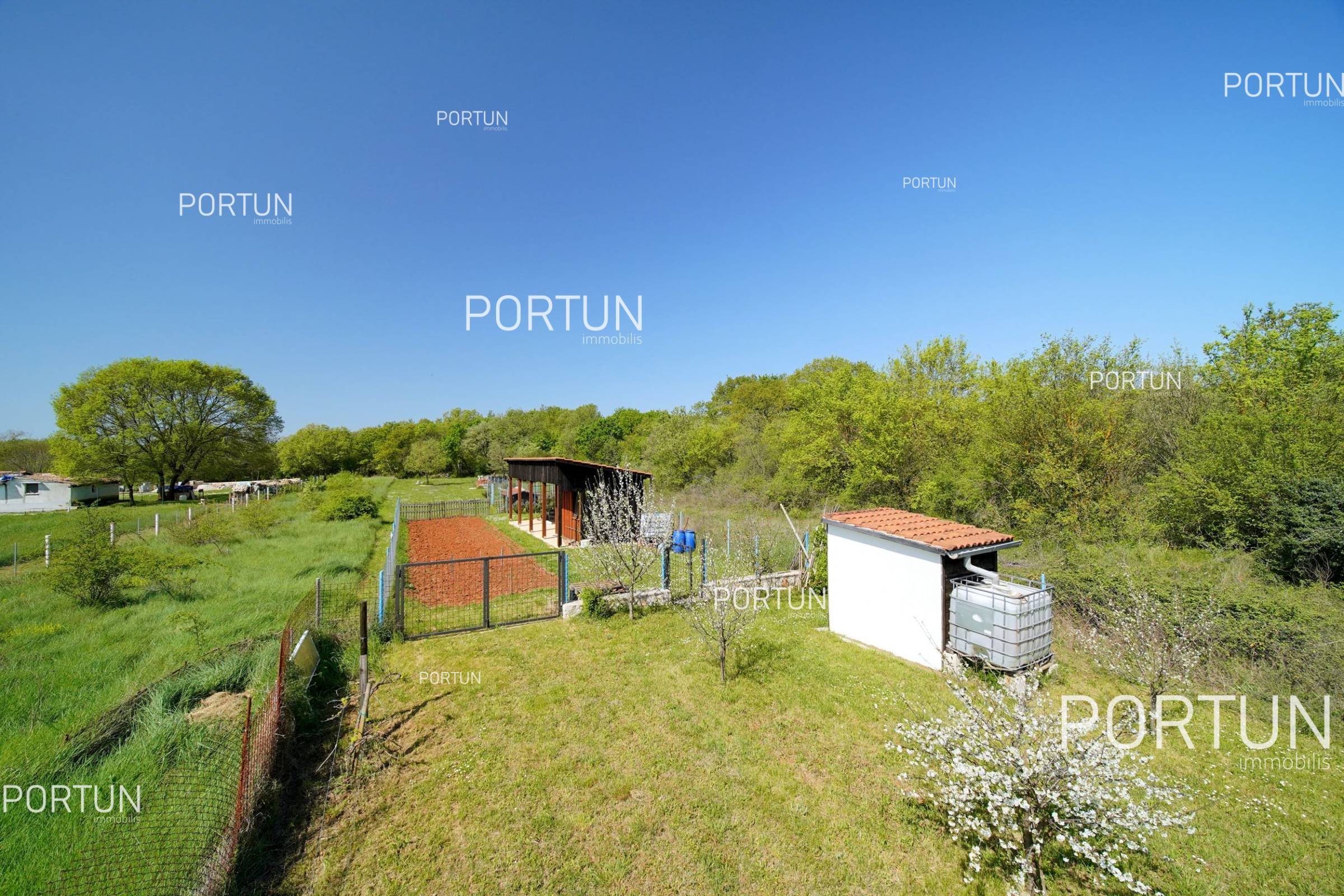 Rovinj surroundings, land with cottage	 4