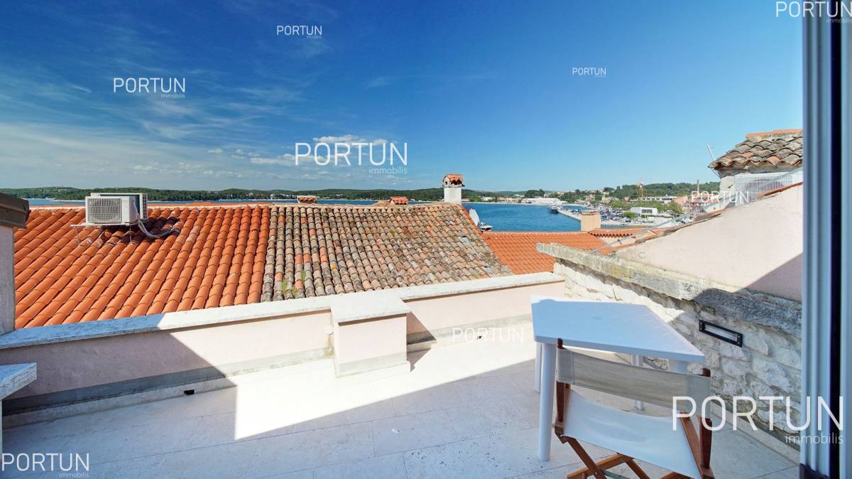 Renovated stone house in the second row from the sea in Rovinj 05