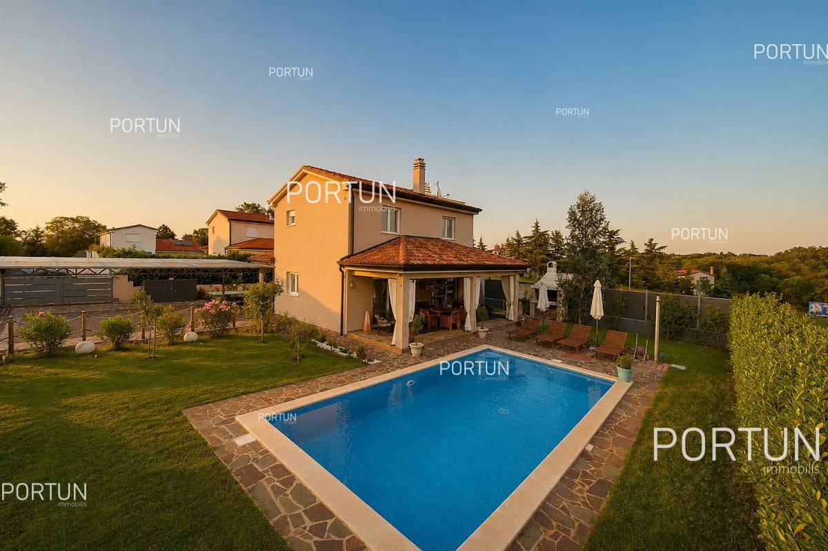 House with pool in the surrounding of Rovinj 20862 01