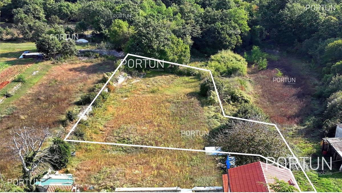 Building land near Kanfanar suitable for building three houses - 40586 001