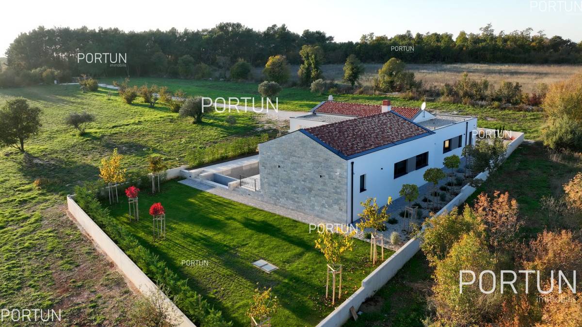 Villa tágas telekkel Rovinjban	