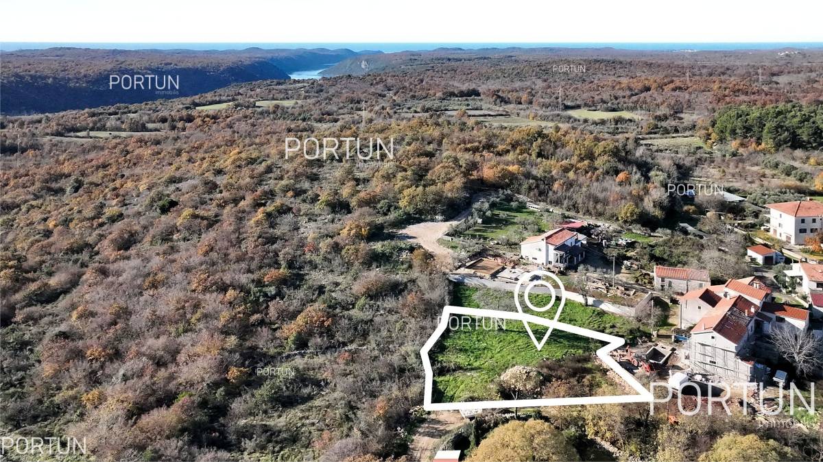 Building land on a hill close to the Lim bay and Vrsar - 40591 001