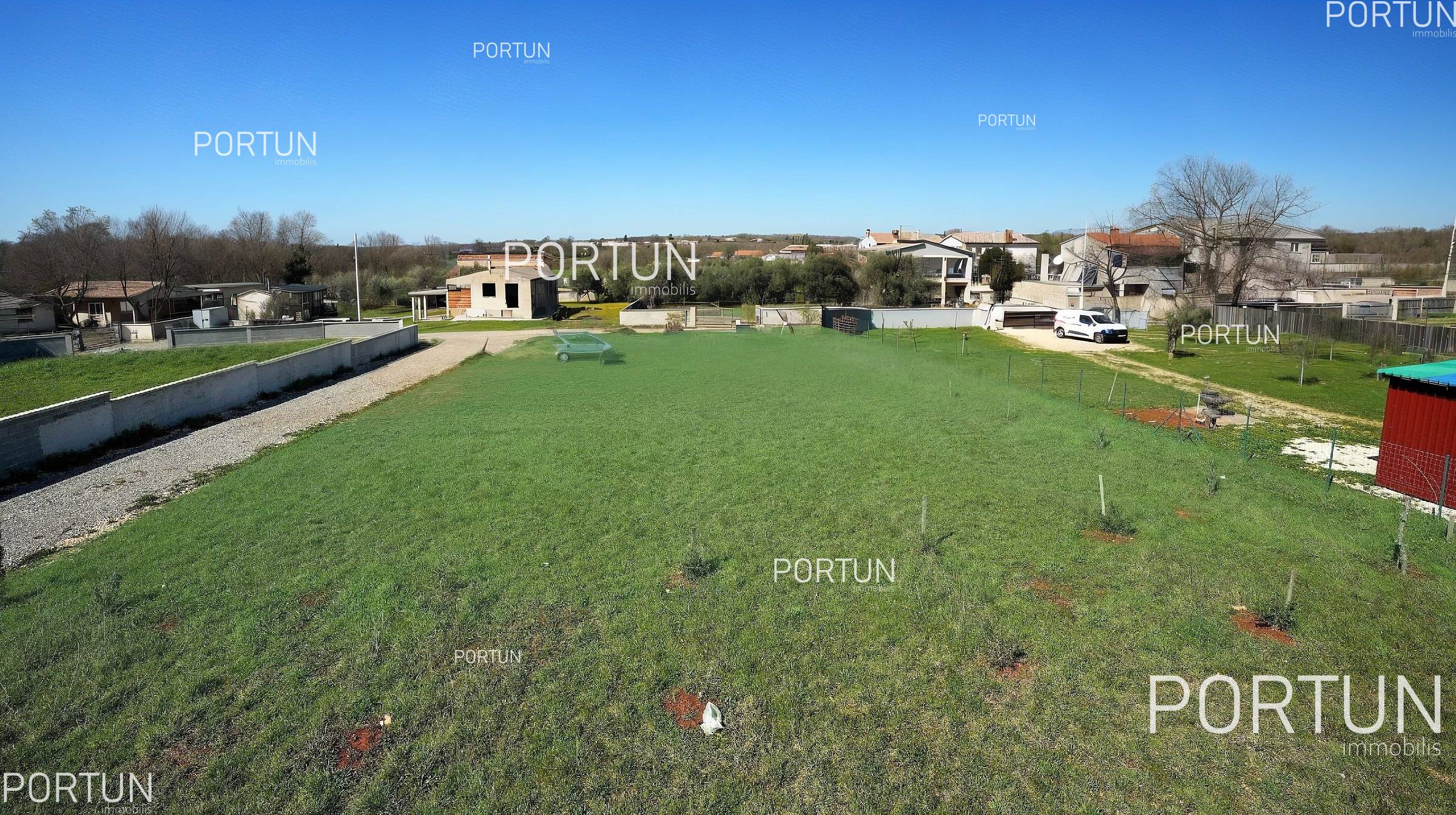 Terreno in vendita a Pola - 40600 - 01