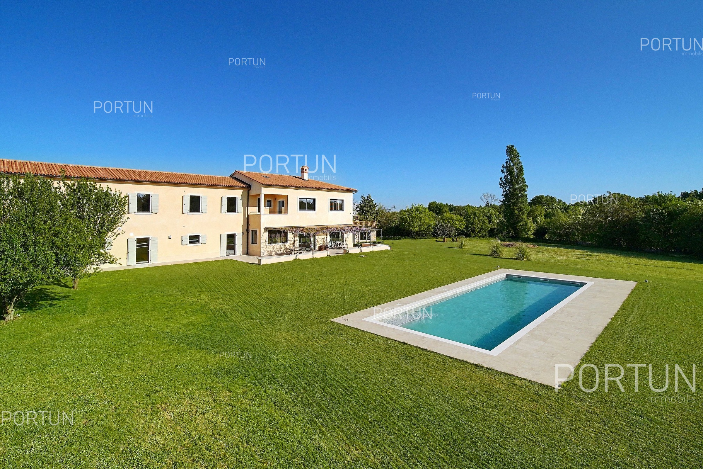 Vila na prodaju Svetvinčenat – bazen i 6.133 m² okućnice 3