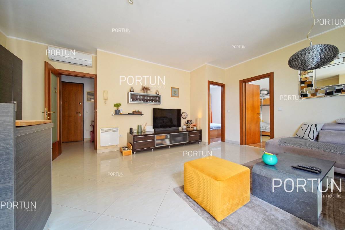 Квартира на продажу в Ровинь - 10731 - 03