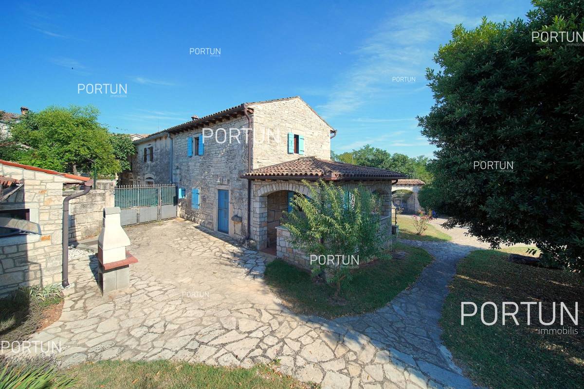 Kuća na prodaju  - 20909 - 02