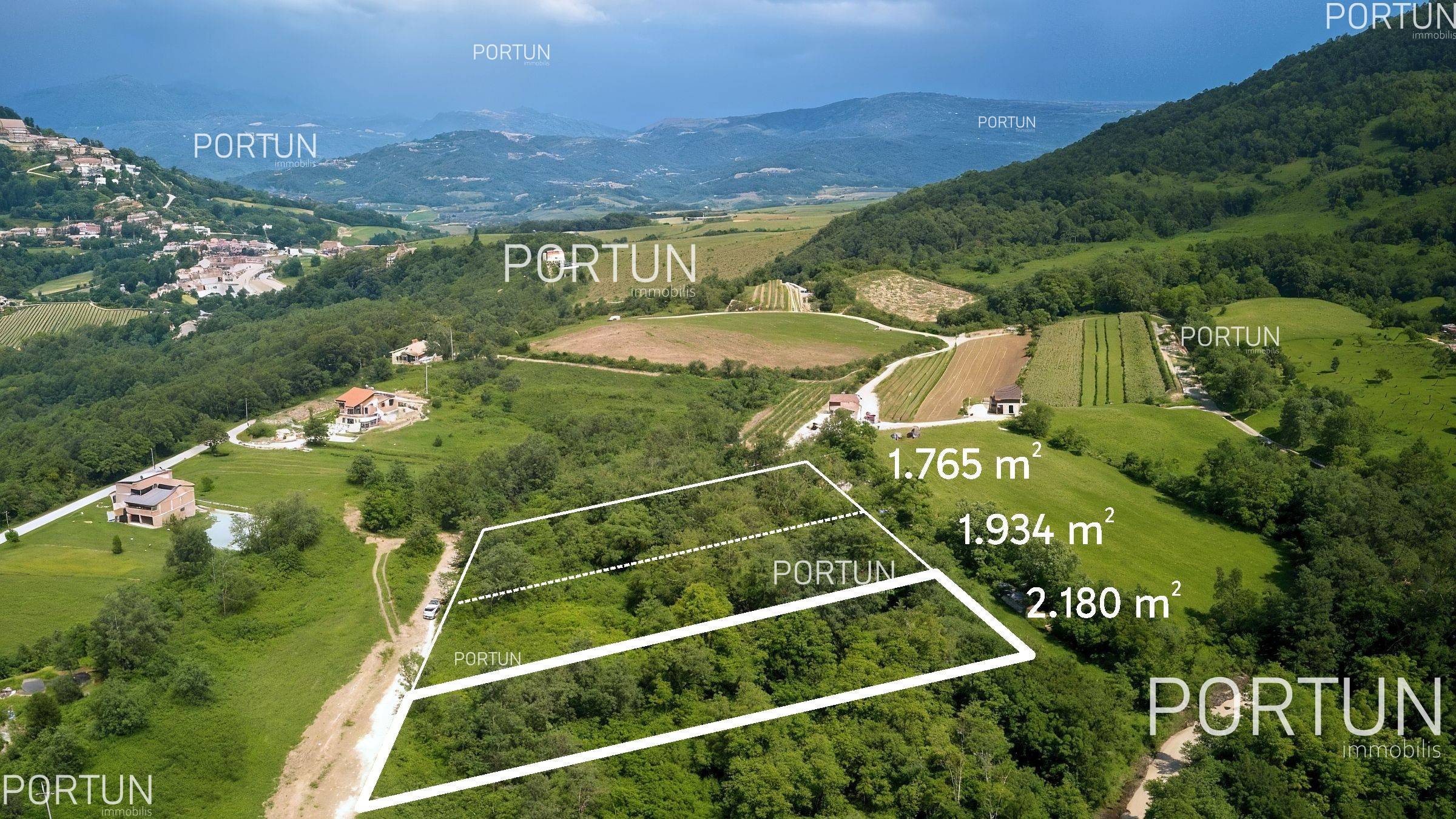 Zemljište 2.180 m² s dozvolom, pogled na Motovun 3