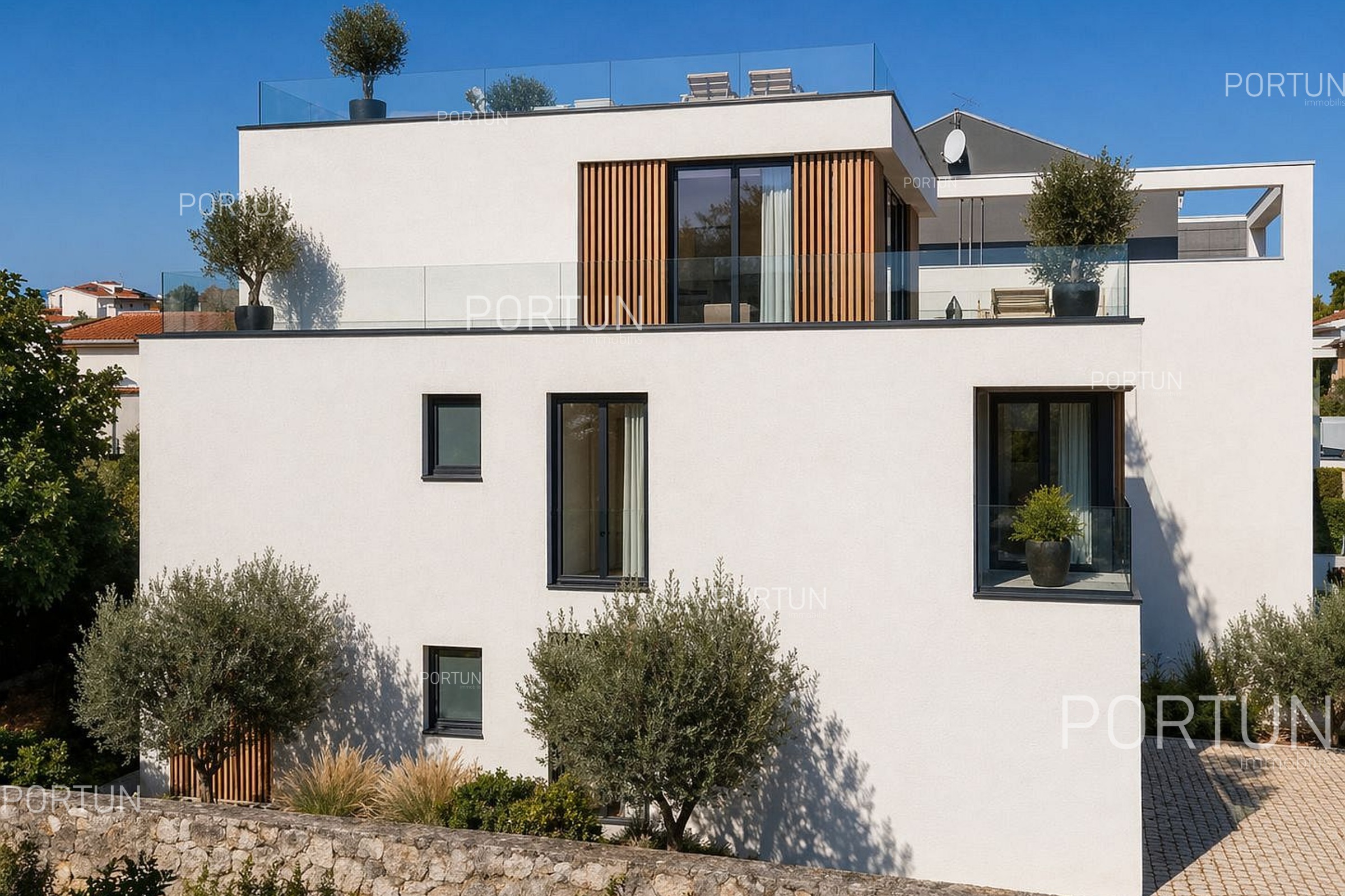 Eladó ház Rovinj – lehetőség 3 modern, tengerre néző lakás kialakítására 3