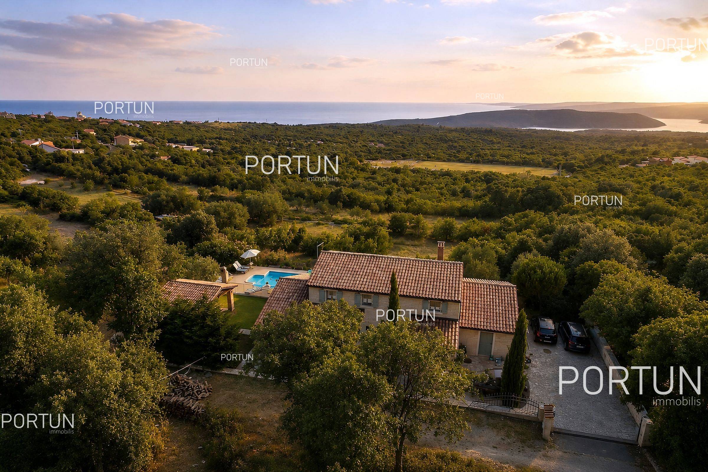 Stone house in the surrounding of Labin K 1016x  01