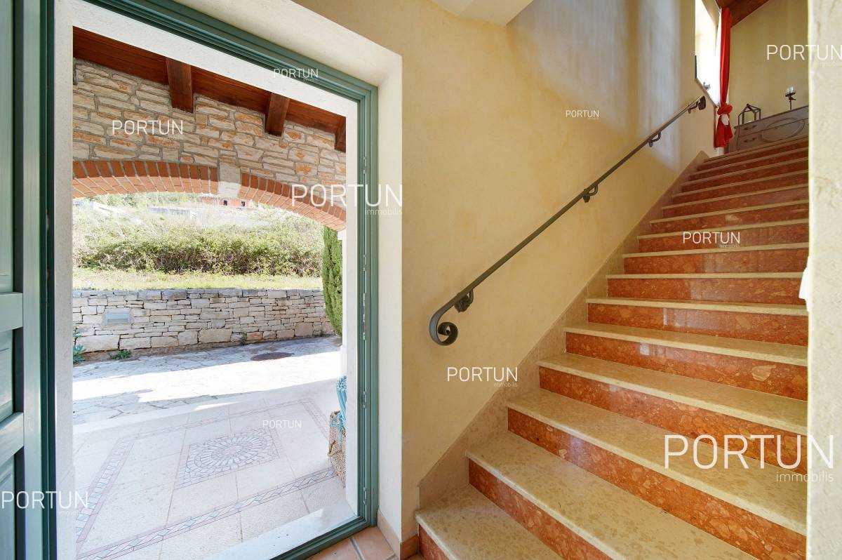 Kuća na prodaju  - 20918 - 29