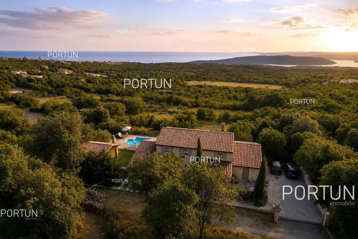 Stone house in the surrounding of Labin K 1016x  01