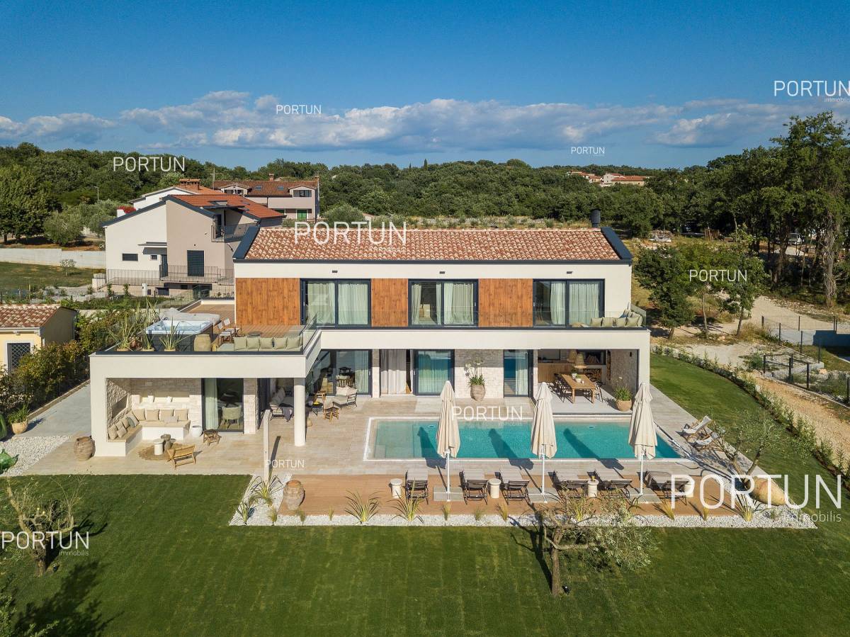 House with pool in the surrounding of Poreč, K 1017 05