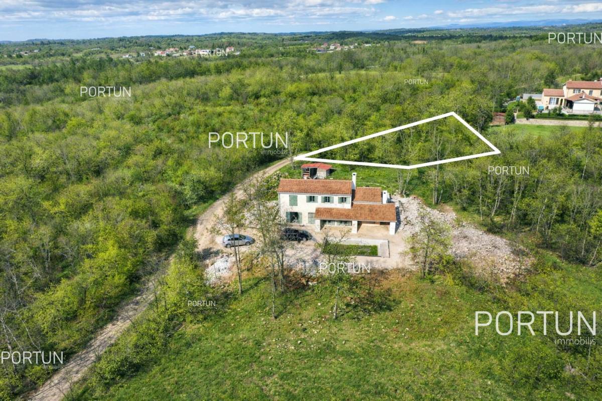 Grundstück zum Verkauf in Žminj - 40655 - 01