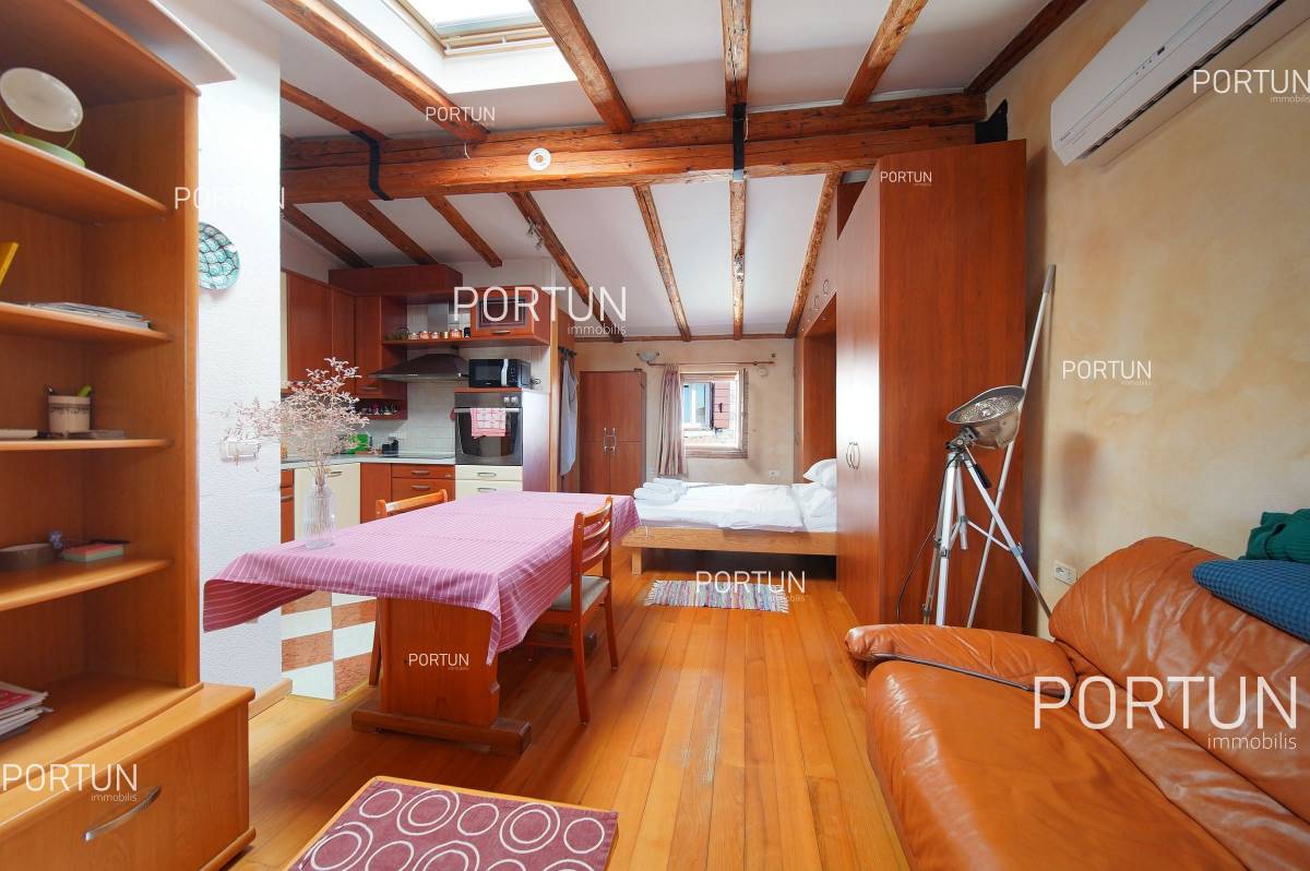 Stan na prodaju  - 10762 - 02