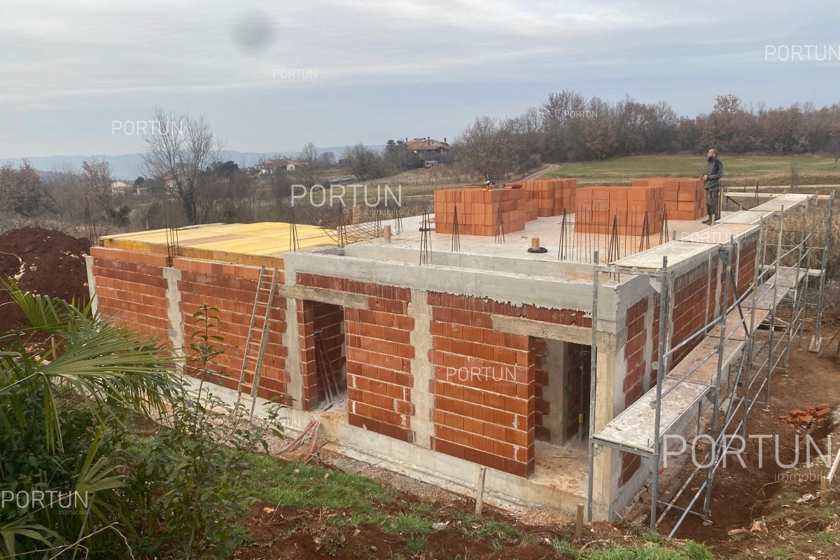 Kuća na prodaju  - 20928 - 24