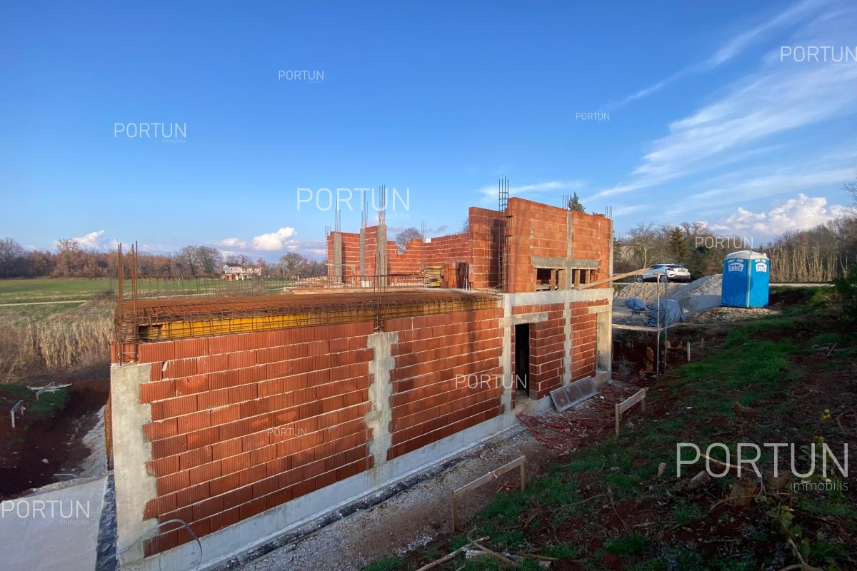 Kuća na prodaju  - 20928 - 25