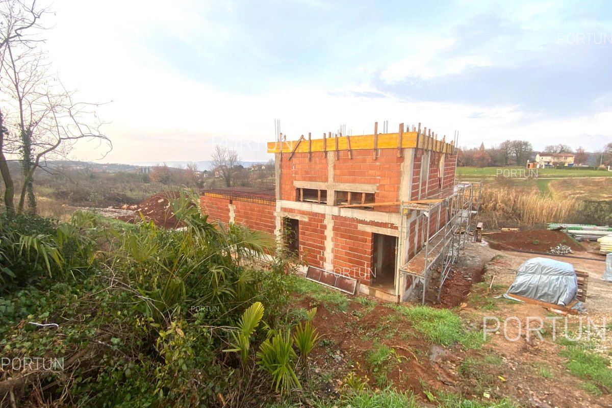 Kuća na prodaju  - 20928 - 28
