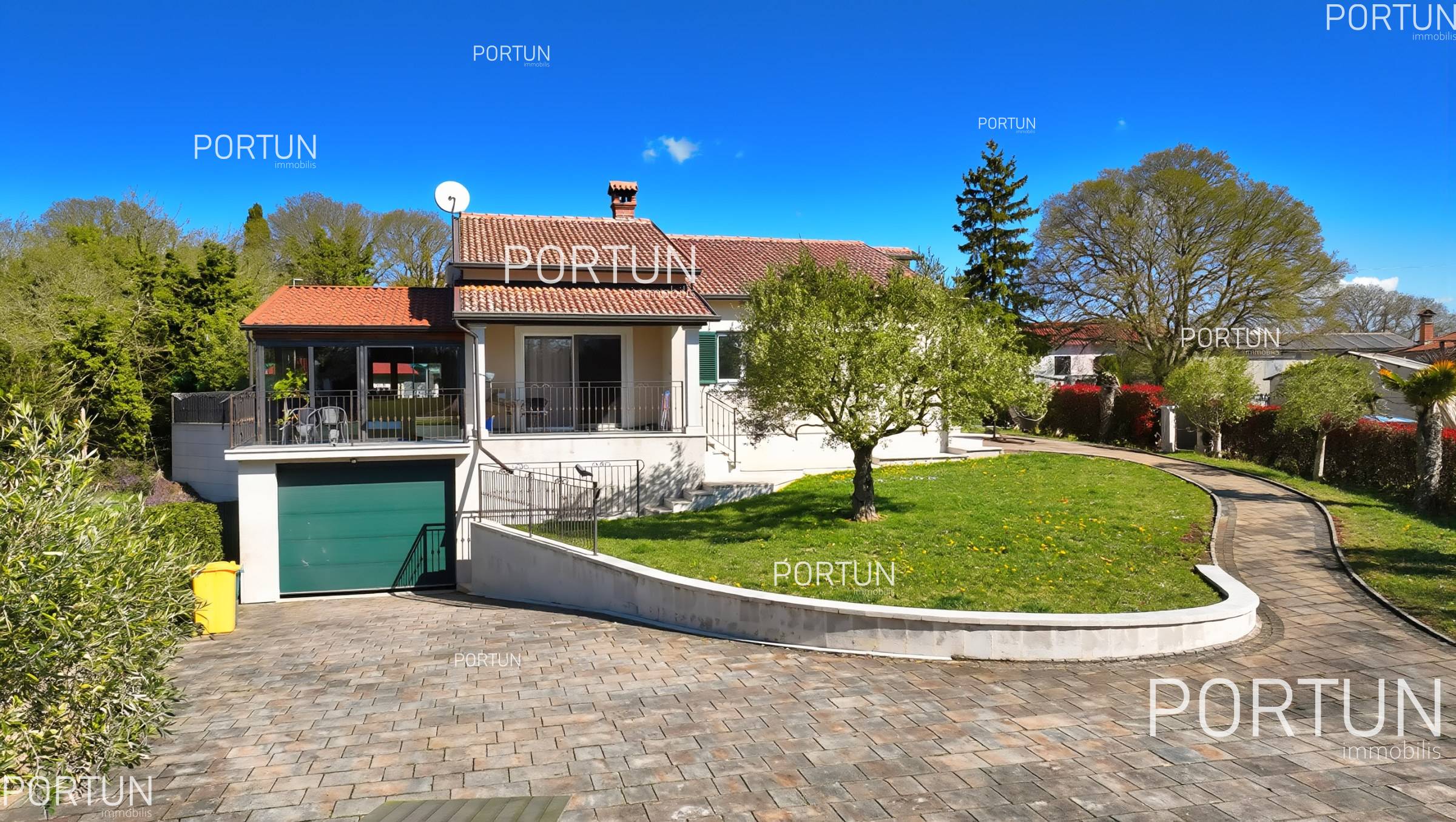 Family house close to Tinjan with swimming pool, garage 20929 01s