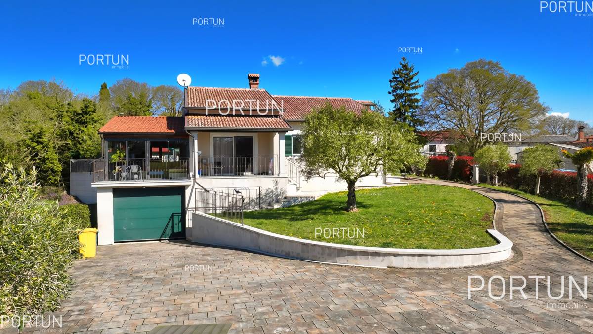 Family house close to Tinjan with swimming pool, garage 20929 01s