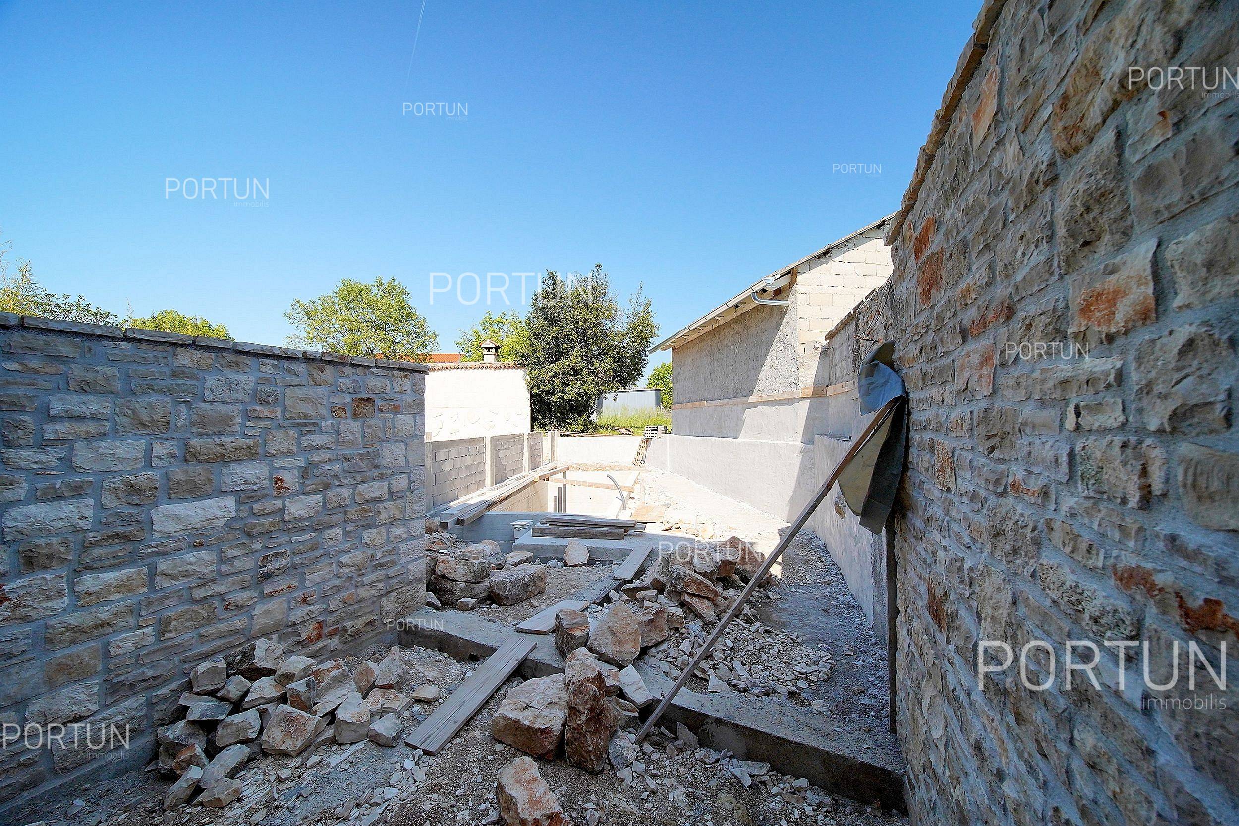 Kuća na prodaju  - 20764 - 03