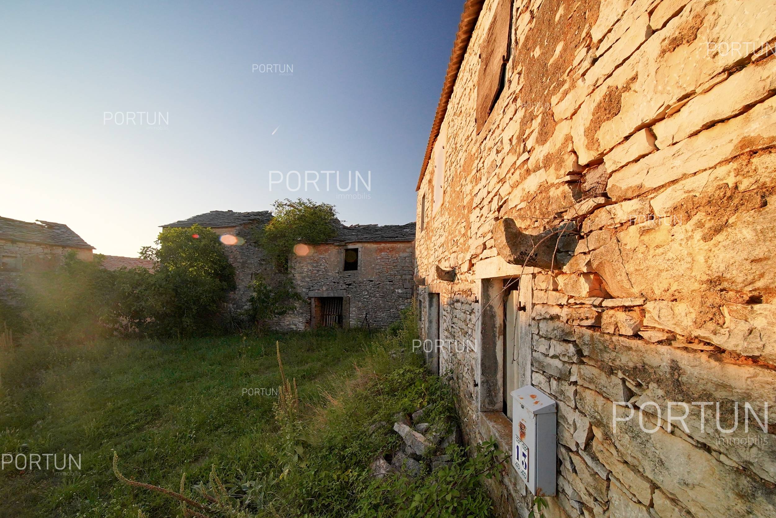 Kuća na prodaju  - 20790 - 03