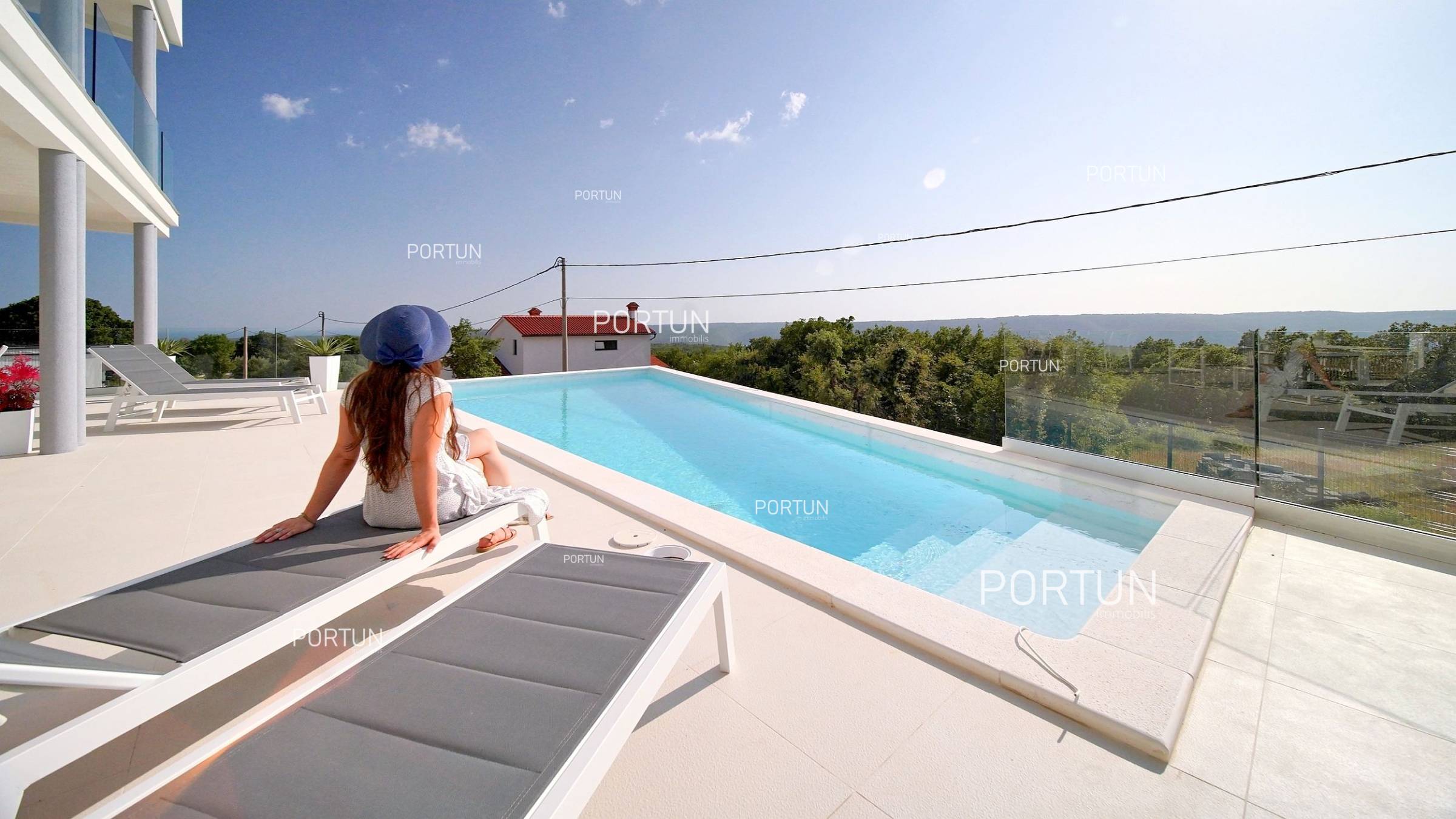 Moderne Villa mit Aussicht	 1