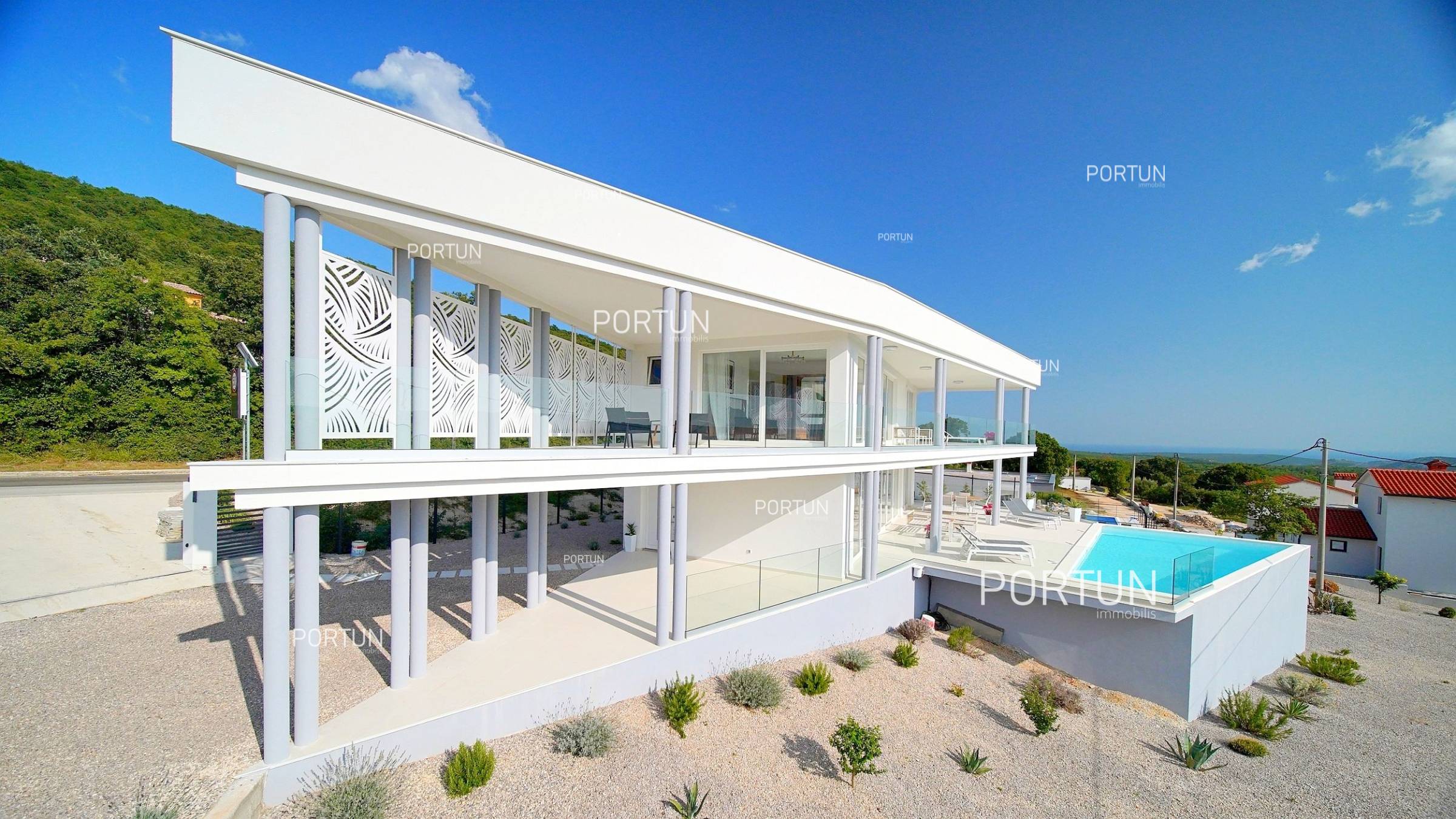 Moderne Villa mit Aussicht	 3