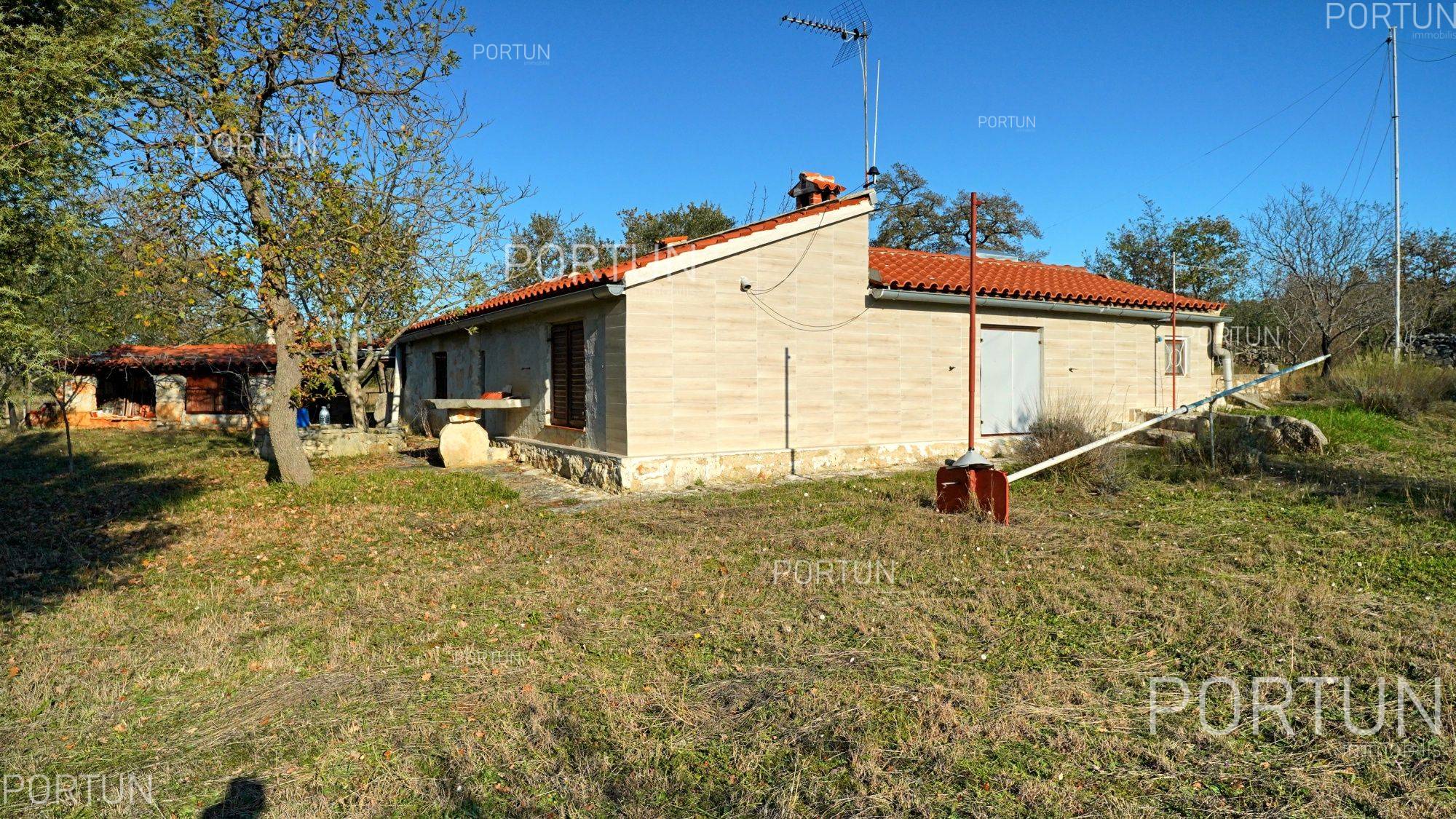 Kuća za prodaju-637120897272845035