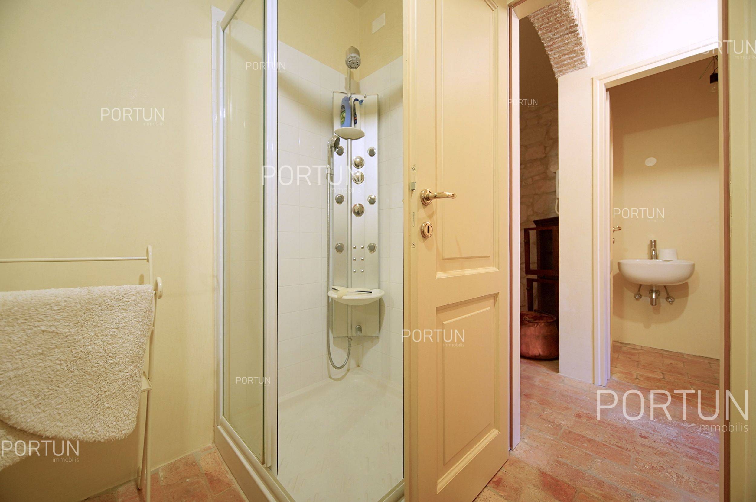 Будинок на продаж у Ровінь - 20853 - 09