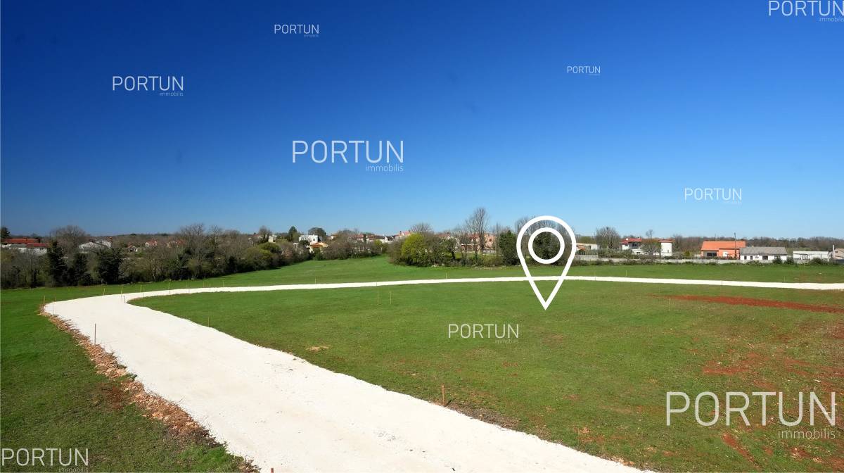 Vicinity of Pula, building land