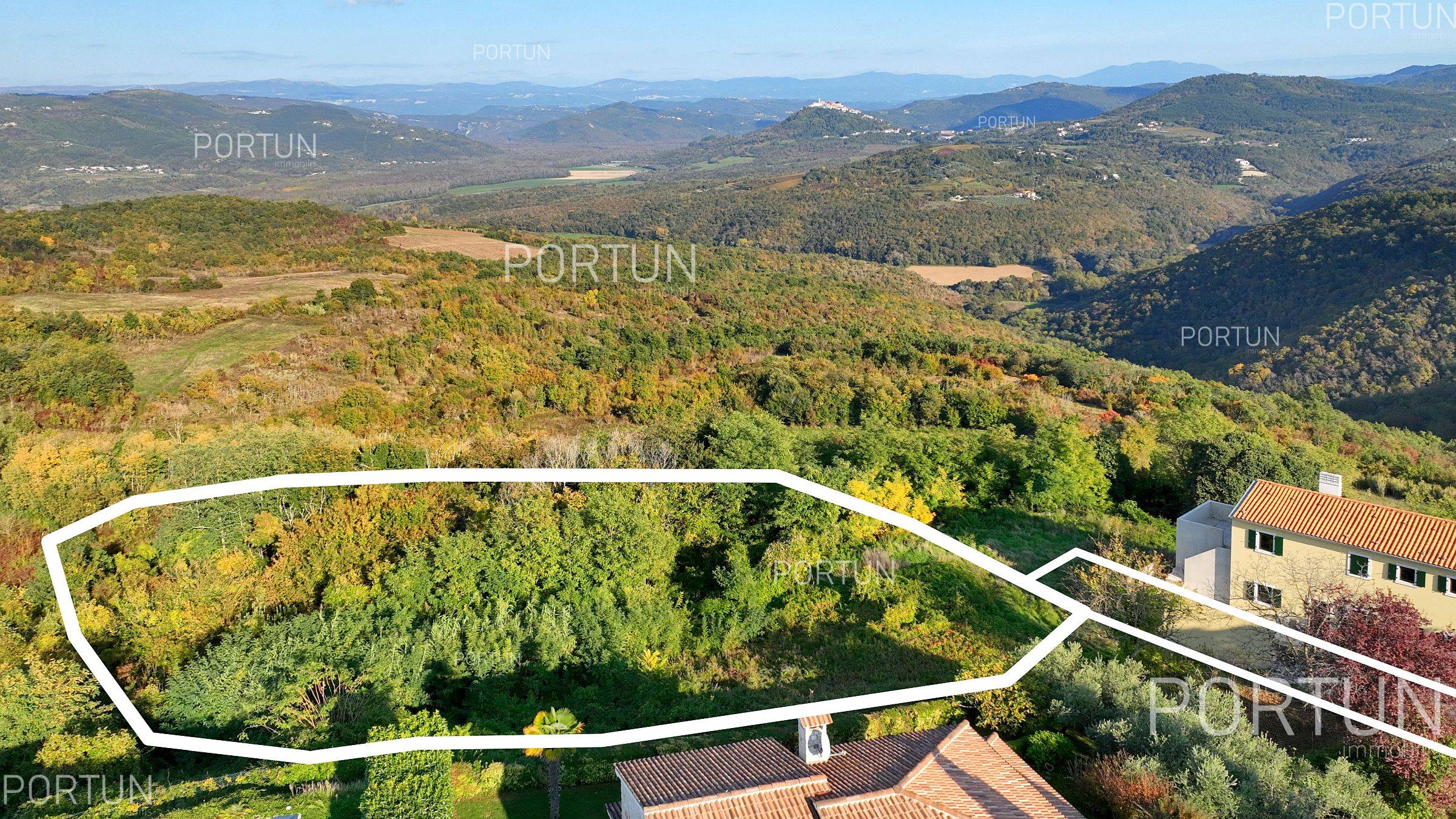 Buildign land with a spectacular view to Motovun Z 0790 05x