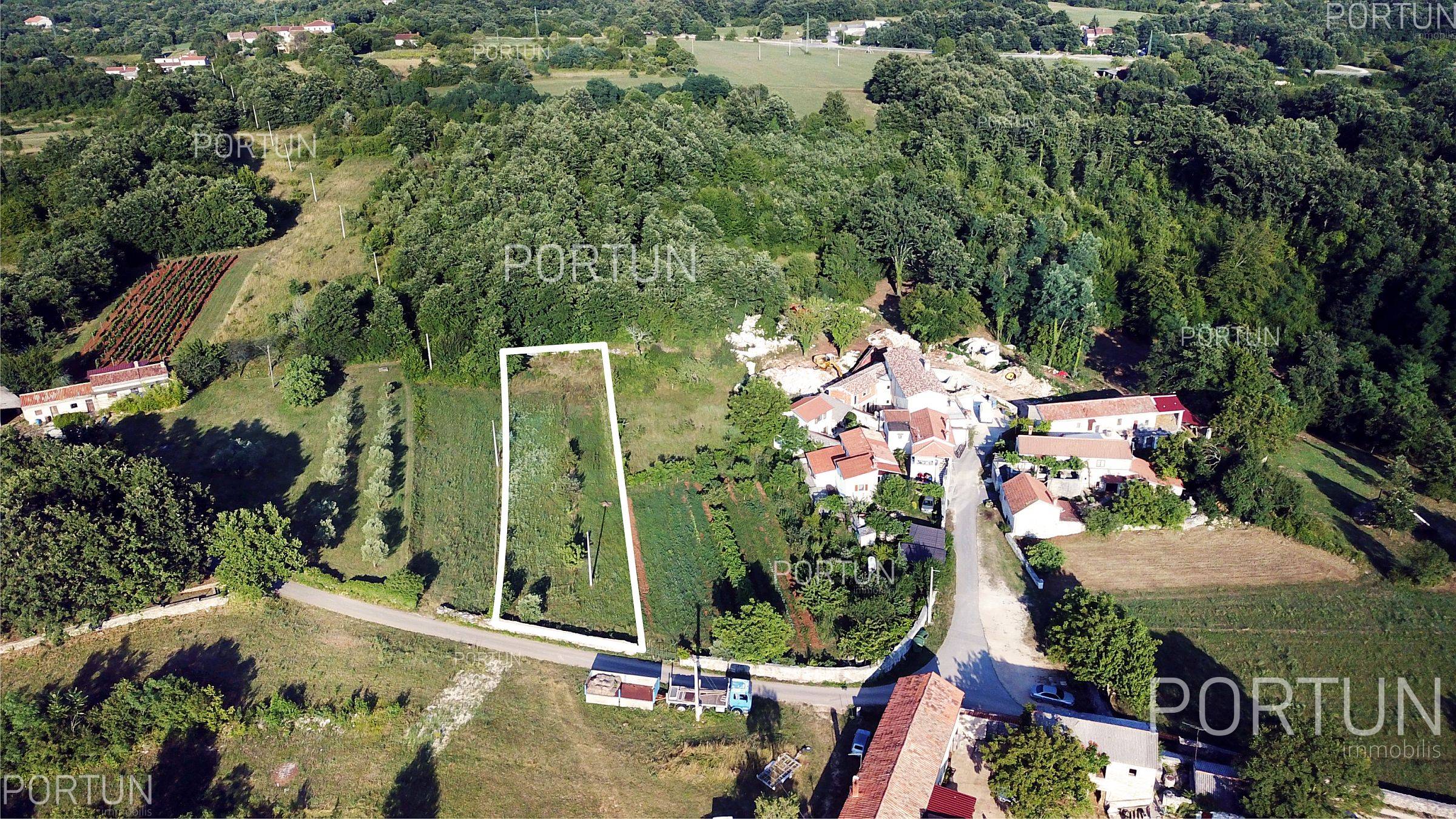 Zemljišče naprodaj v Žminj - 40653 - 02