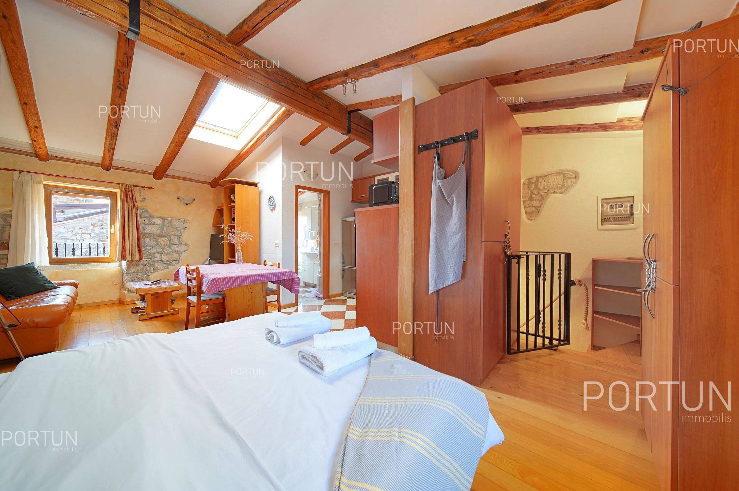 Stones, narrow streets, sea view, attractive apartment in Rovinj10762 05