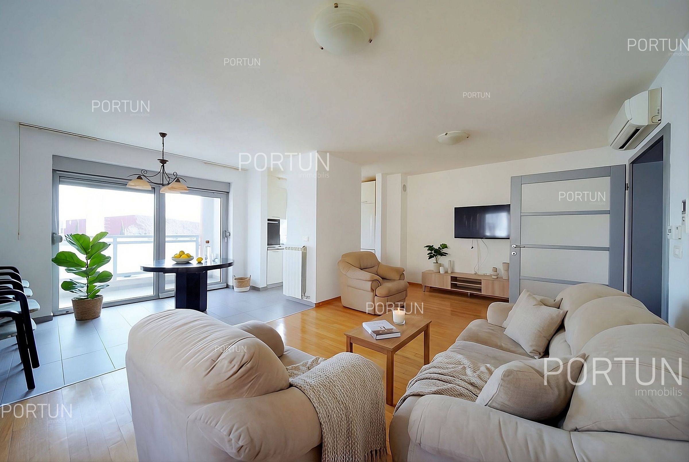 Large apartment suitable for a family in Rovinj 10760 01x