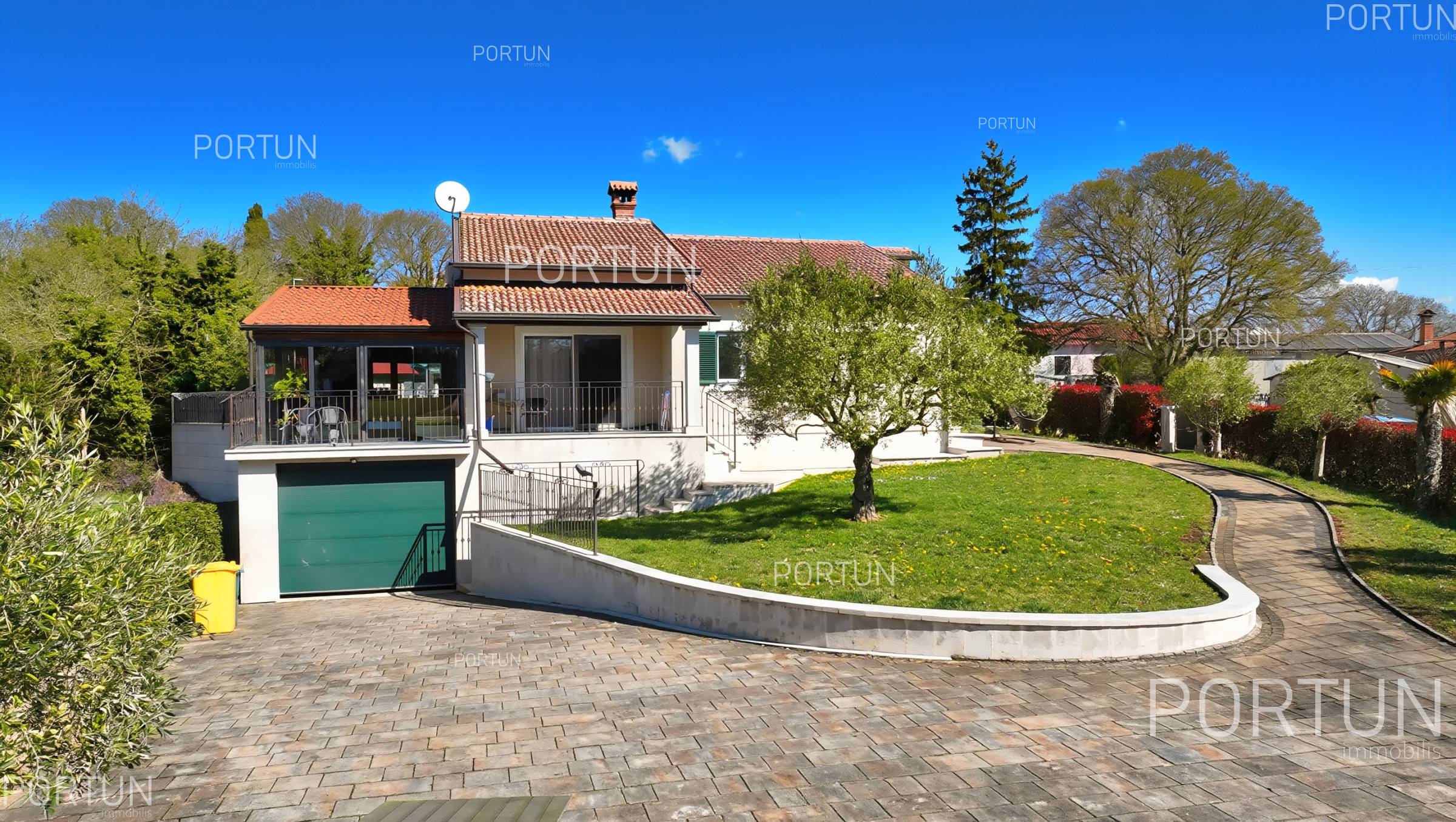 Family house close to Tinjan with swimming pool, garage 20929 01s