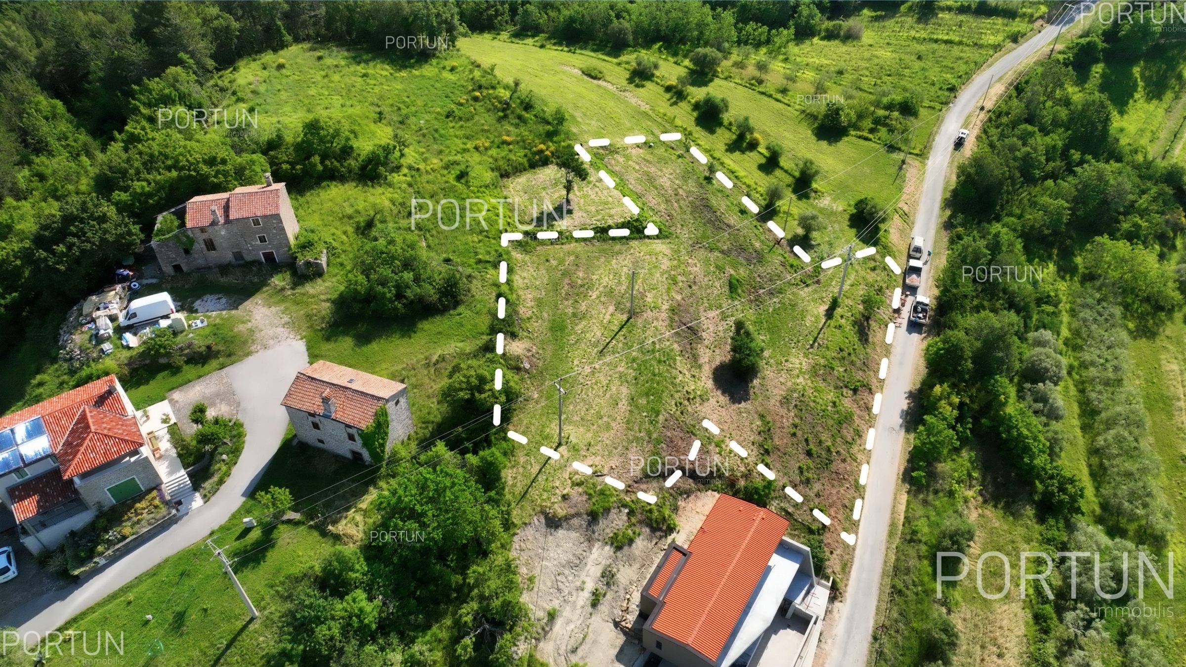 Grundstück zum Verkauf in Grožnjan - 40670 - 03