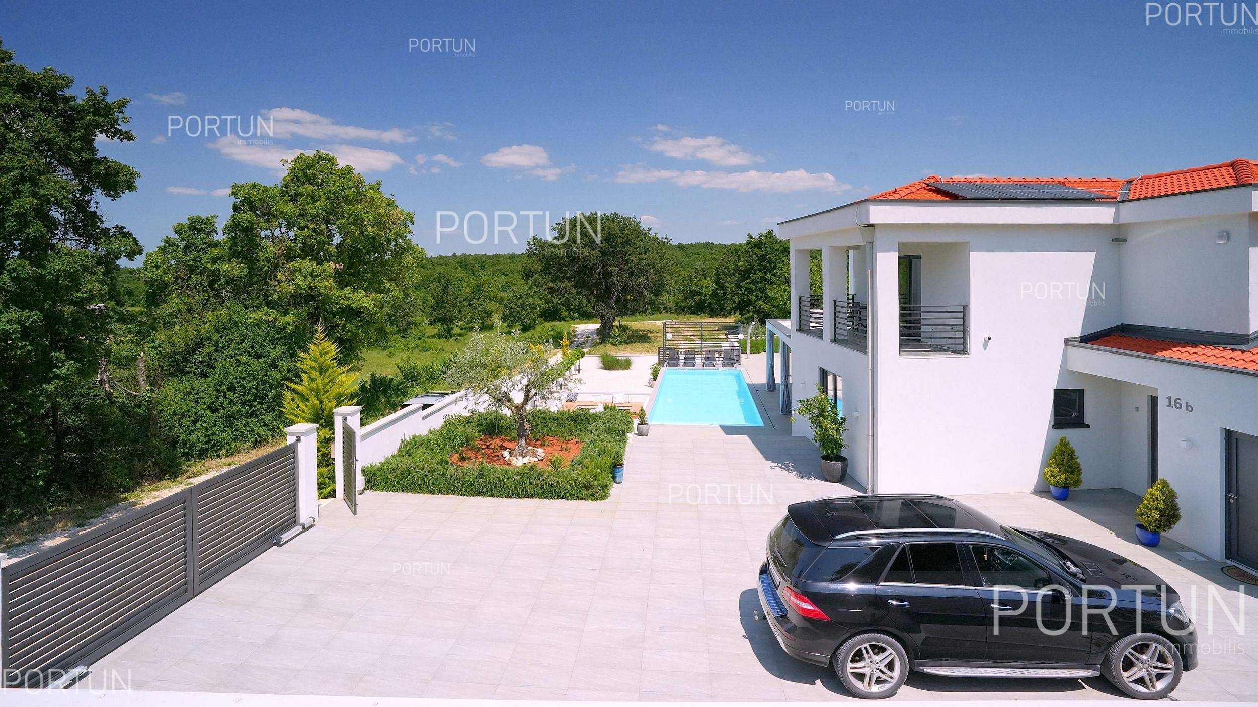 Дом на продажу в  Ровинь - 20766 - 09