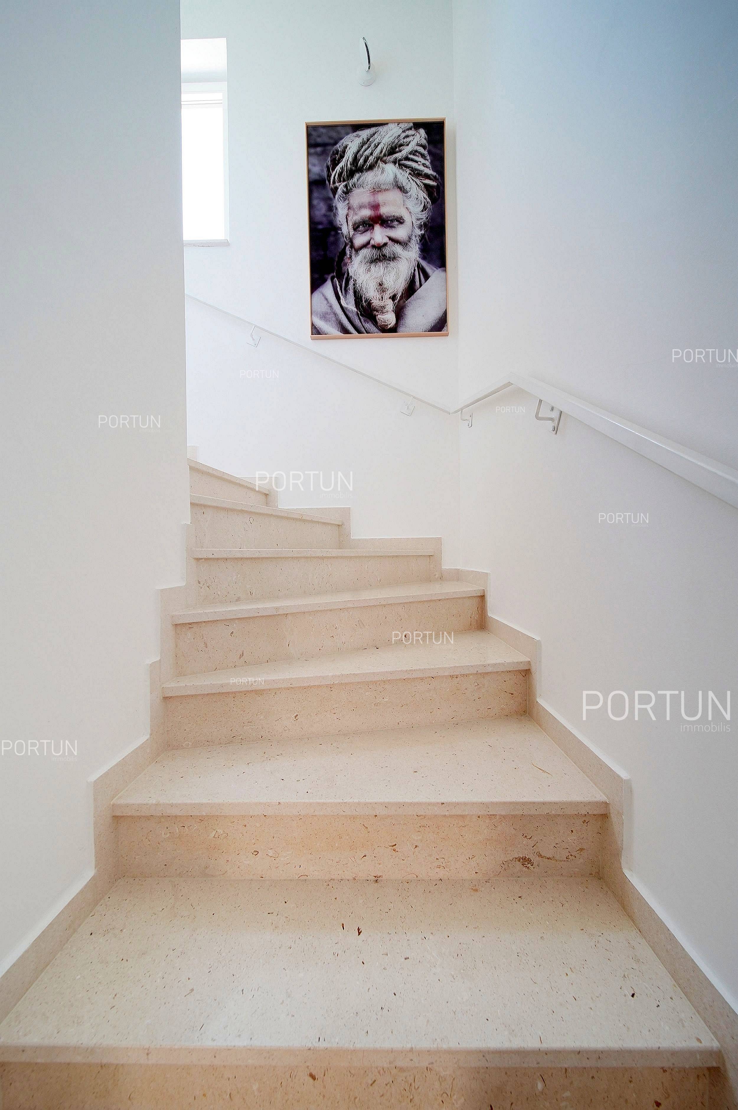 Дом на продажу в  Ровинь - 20766 - 09