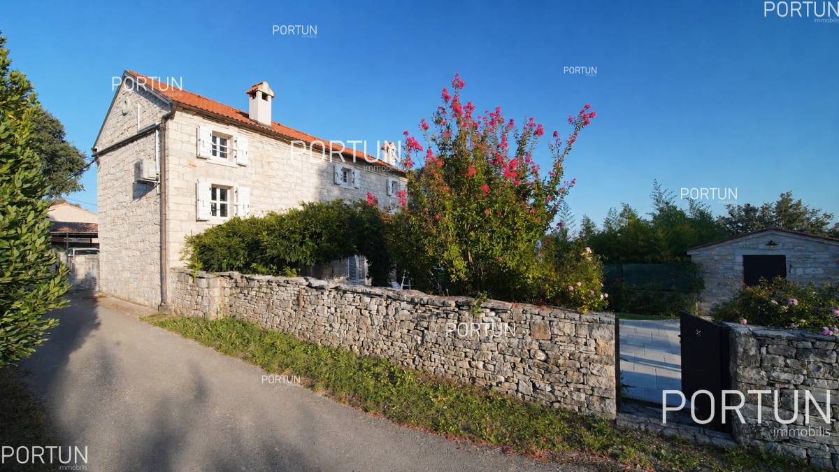 Obnovljena kamena kuća nedaleko Bala