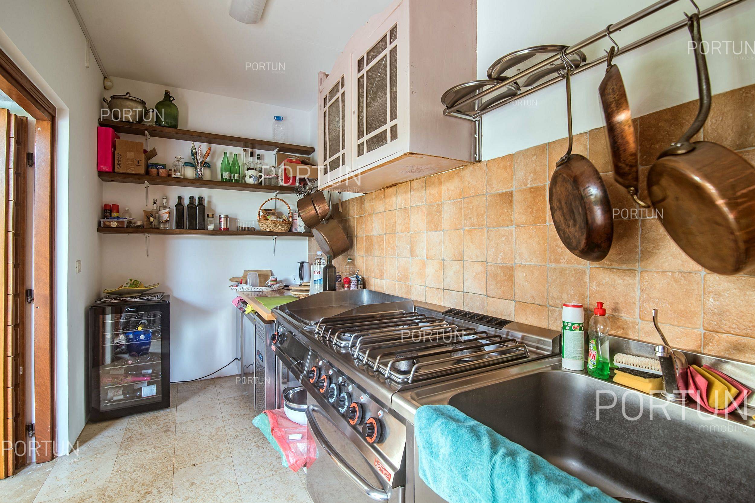 Дом на продажу в  Ровинь - 20826 - 02