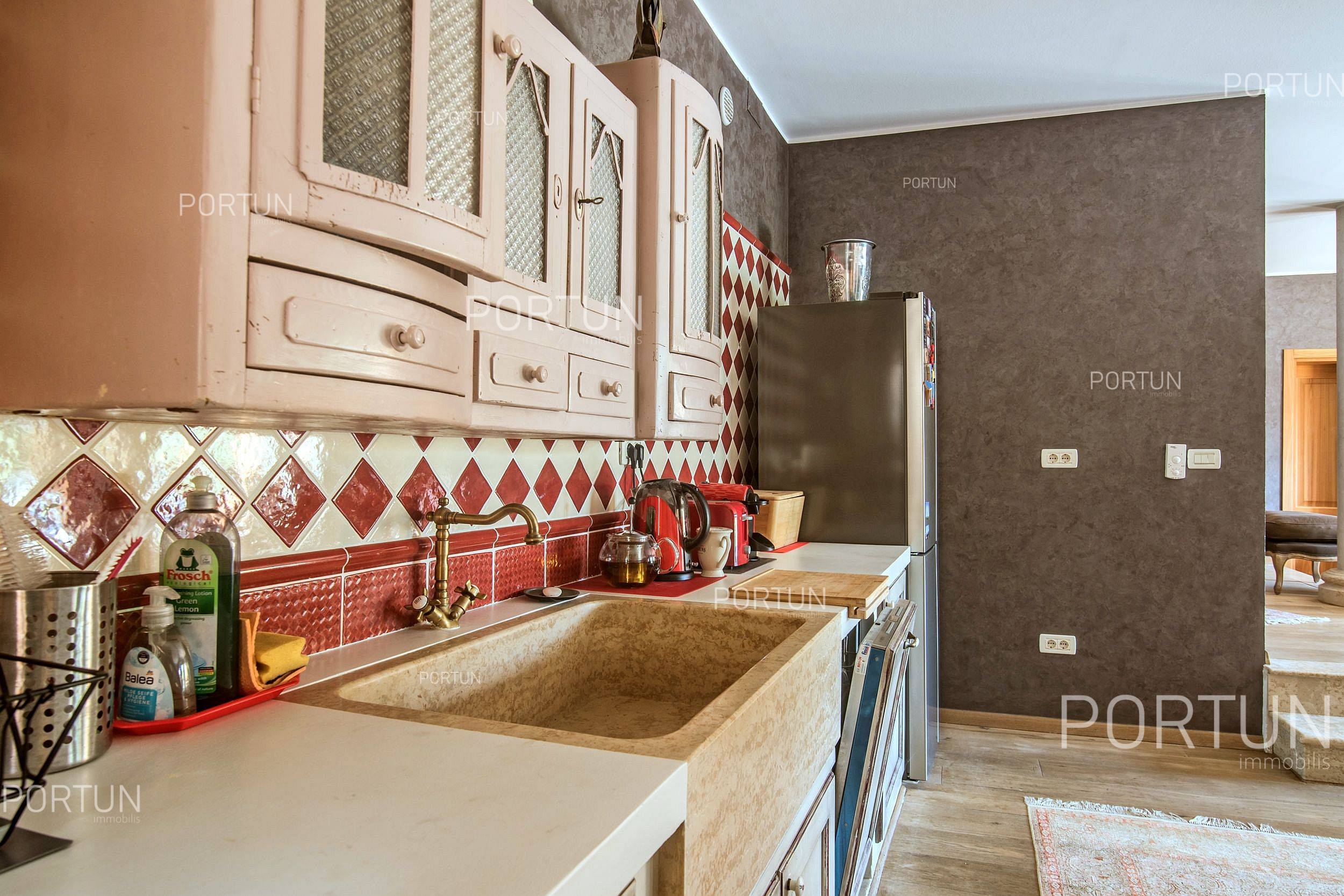 Дом на продажу в  Ровинь - 20826 - 08