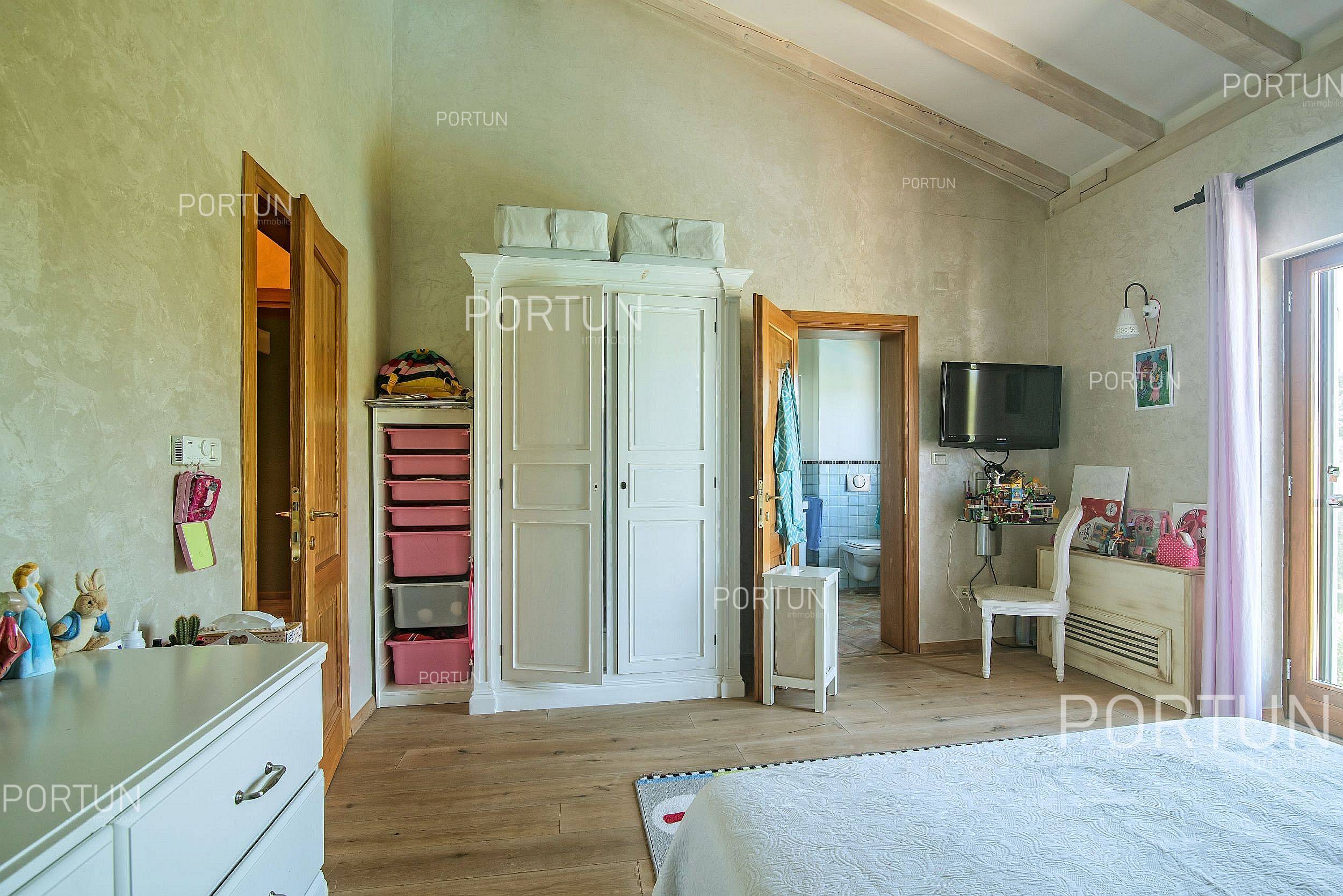 Дом на продажу в  Ровинь - 20826 - 04